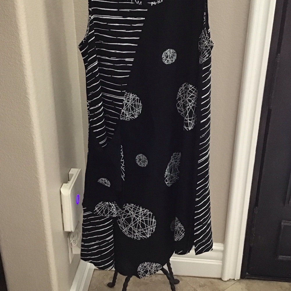 SHANA Monochrome Abstract free flowing dress